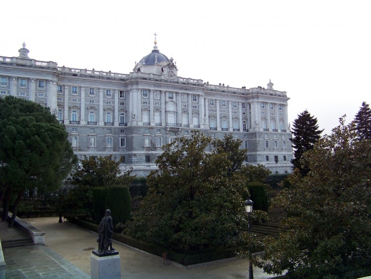 Wallpapers Constructions and architecture Castles - Palace  Palais Royal de Madrid ds les Jardins de Sabatini