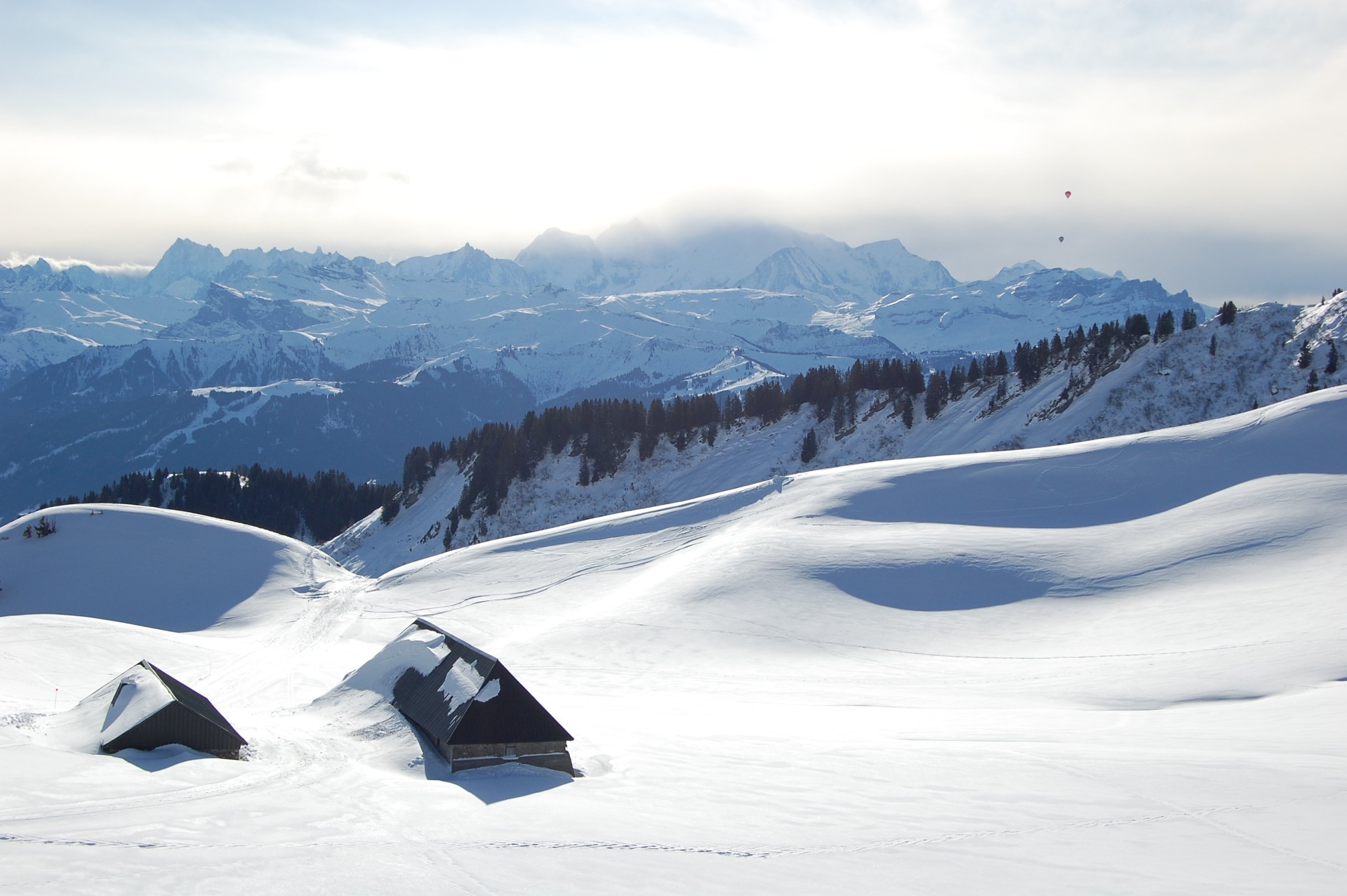 Fonds d'cran Nature Montagnes MAISON PERDU DANS LA NEIGE