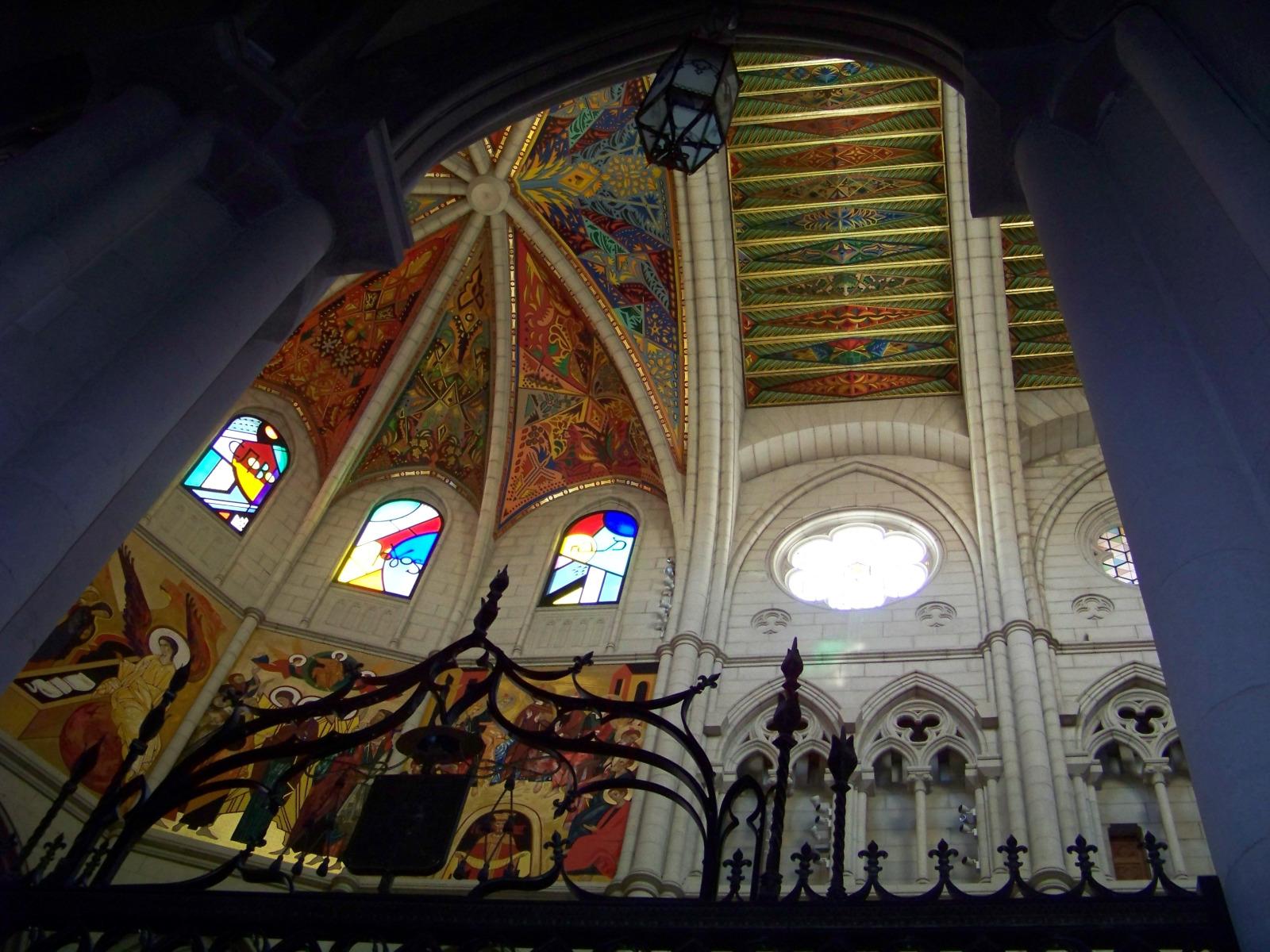 Wallpapers Constructions and architecture Religious Buildings Abside de la cathdrale de la Almudena, Madrid.