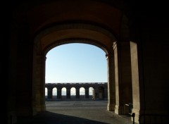 Fonds d'cran Constructions et architecture Les ombres couvrent les murs du palais.