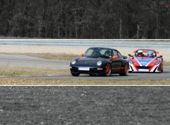 Fonds d'cran Voitures Porsche Carrera RS VS Lotus 2 Eleven