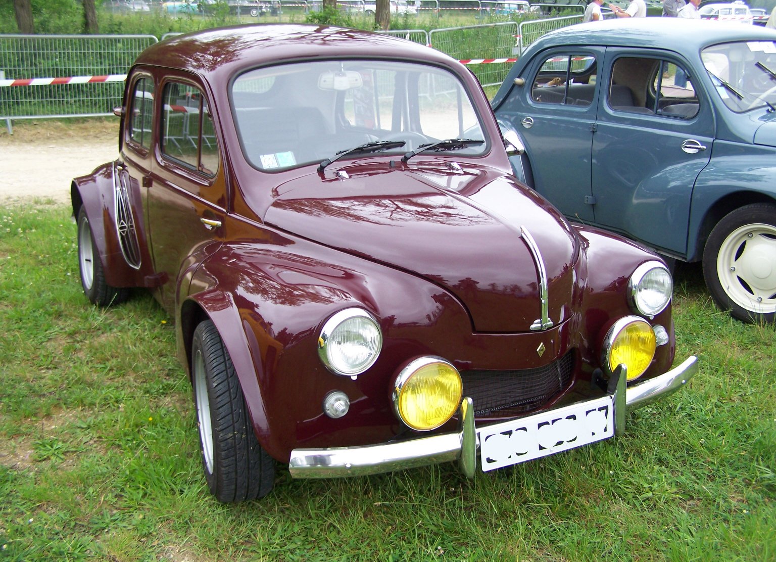 Fonds d'cran Voitures Renault Renault 4CV