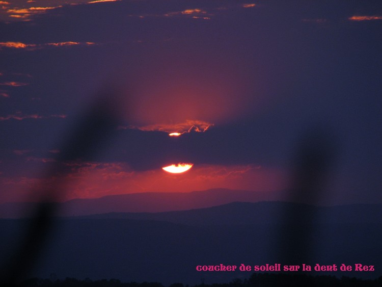 Fonds d'cran Nature Couchers et levers de Soleil Coucher de soleil sur la dent de rez  ( Ar dche )