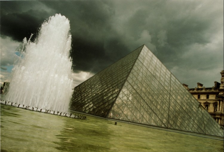 Fonds d'cran Constructions et architecture Statues - Monuments Pyramide du Louvre