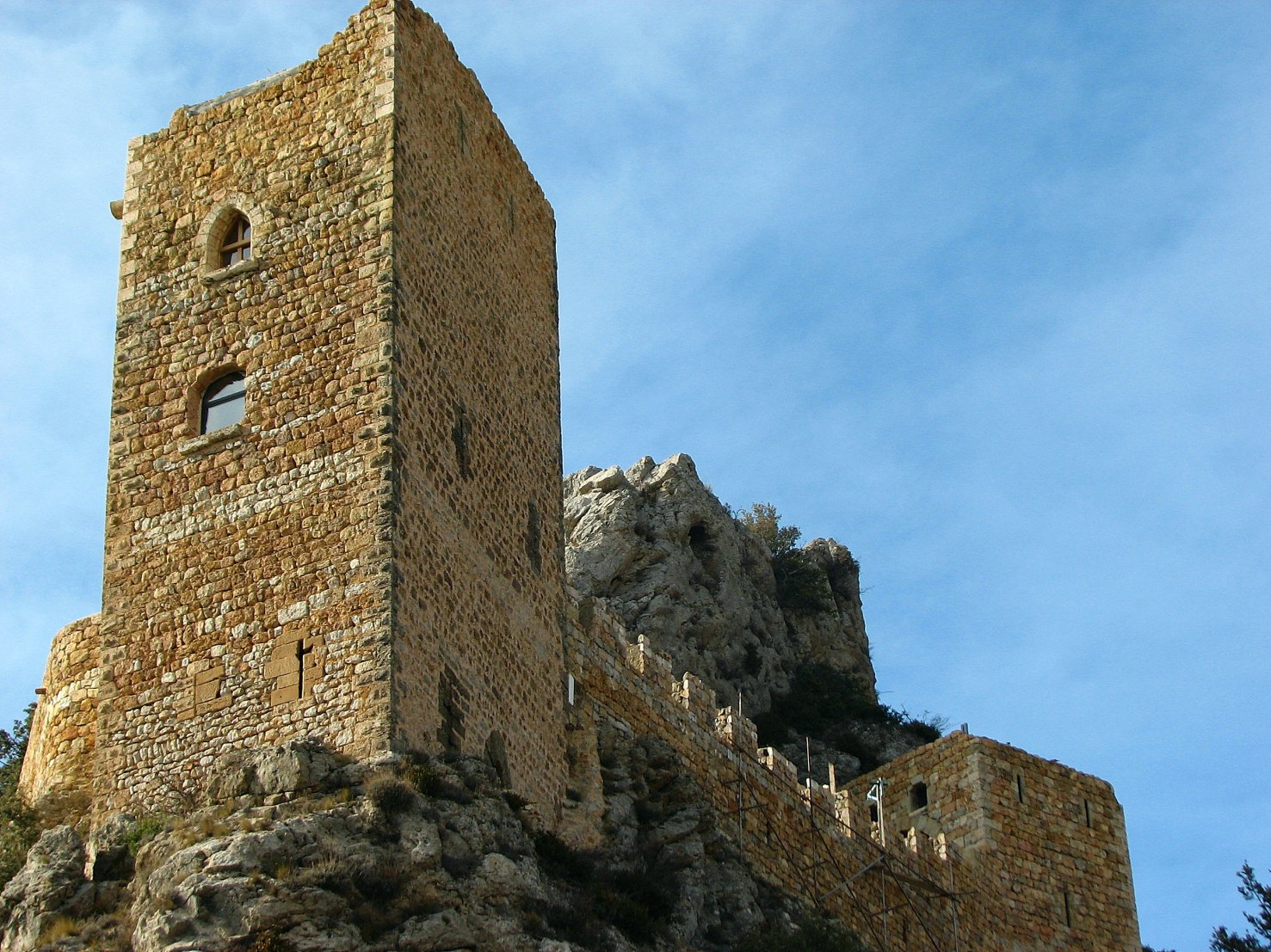 Fonds d'cran Constructions et architecture Chteaux - Palais Tour de Merindol les Oliviers