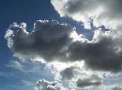 Fonds d'cran Nature Les nuages ne laissent pas voir le soleil.