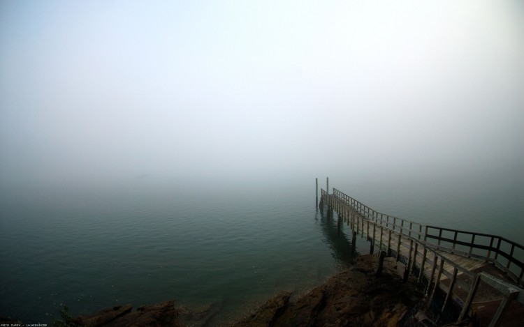 Fonds d'cran Constructions et architecture Ports - Quais Avance dans la brume