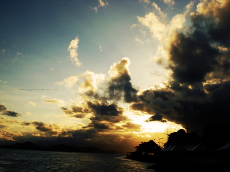 Fonds d'cran Nature Couchers et levers de Soleil Dark Clouds