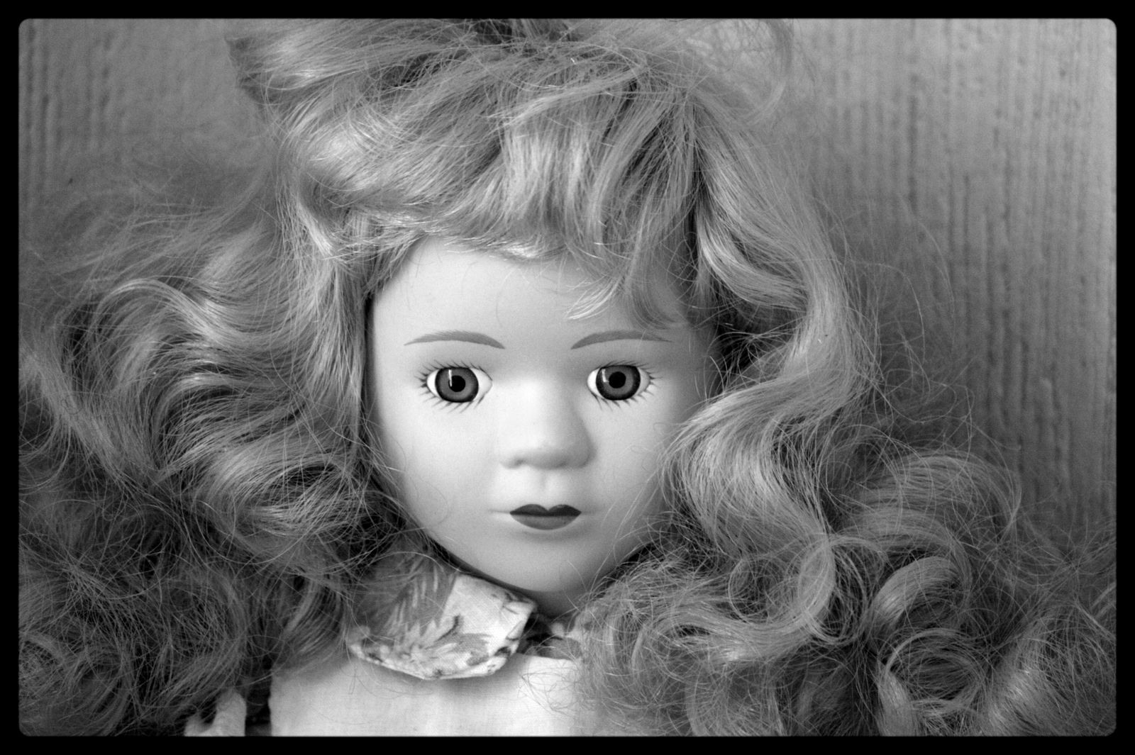 Wallpapers Objects Dolls Poupe aux cheveux boucls