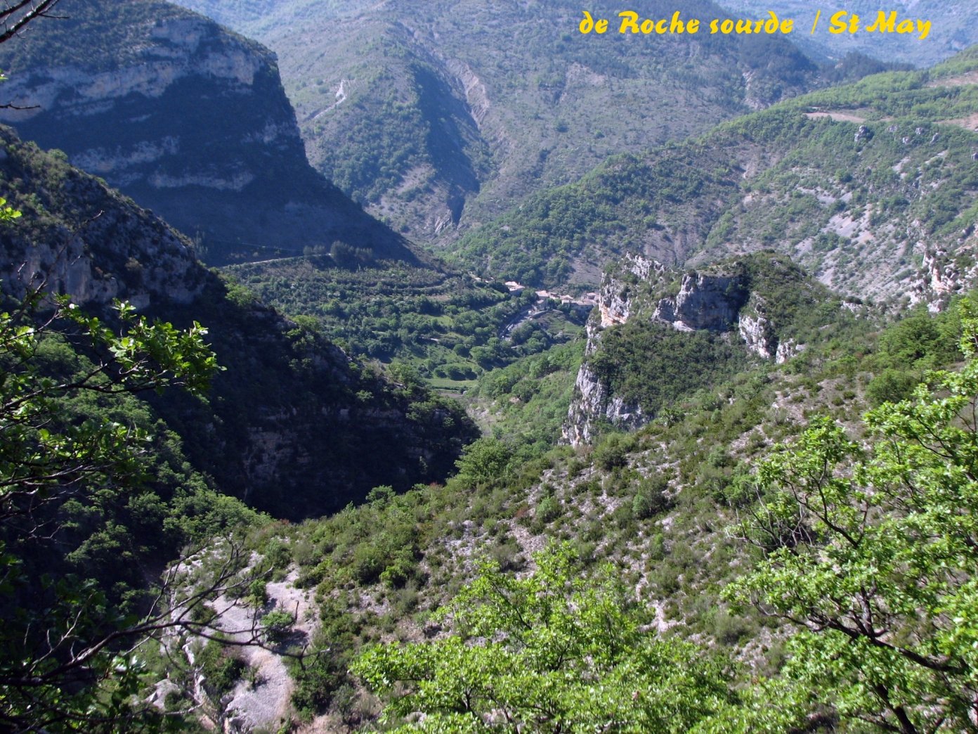 Wallpapers Nature Mountains le village de St May