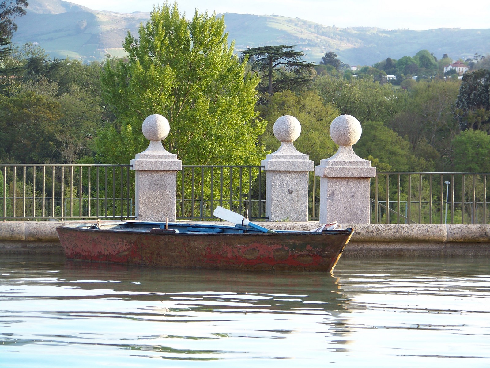 Wallpapers Boats Small Boats - Canoes Barque en attendant.