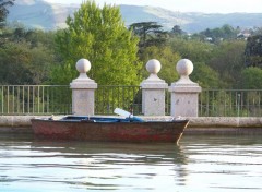 Fonds d'cran Bateaux Barque en attendant.