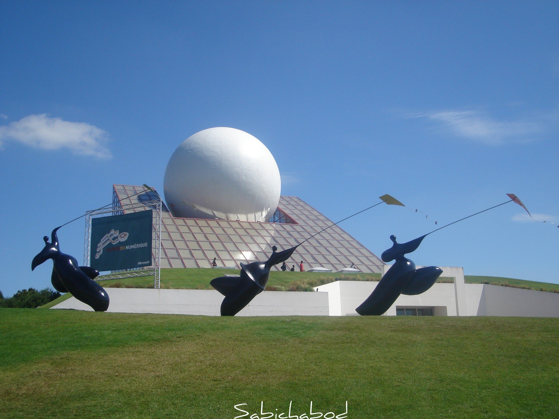 Wallpapers Constructions and architecture Amusement Parks > Futuroscope Les 3 grasses