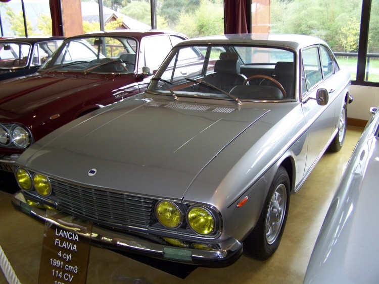 Fonds d'cran Voitures Voitures de collection Lancia Flavia