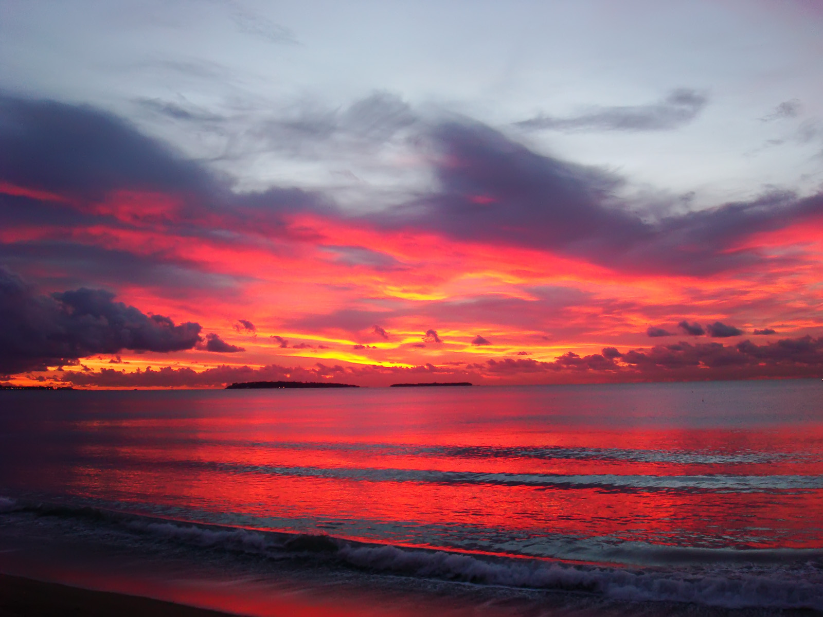 Fonds d'cran Voyages : Europe France > Provence-Alpes-Cte d'Azur Lever de soleil sur Cannes