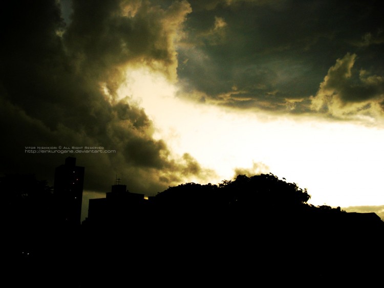 Fonds d'cran Nature Ciel - Nuages A light between the clouds