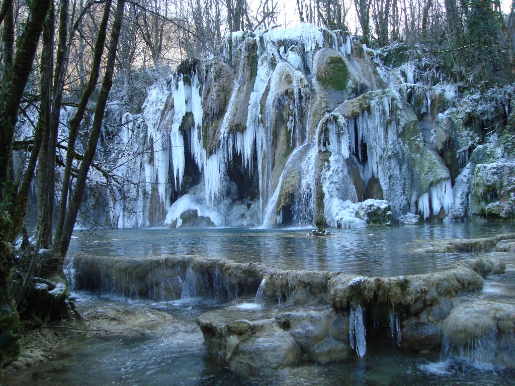 Fonds d'cran Nature Cascades - Chutes cascade des planches en hiver