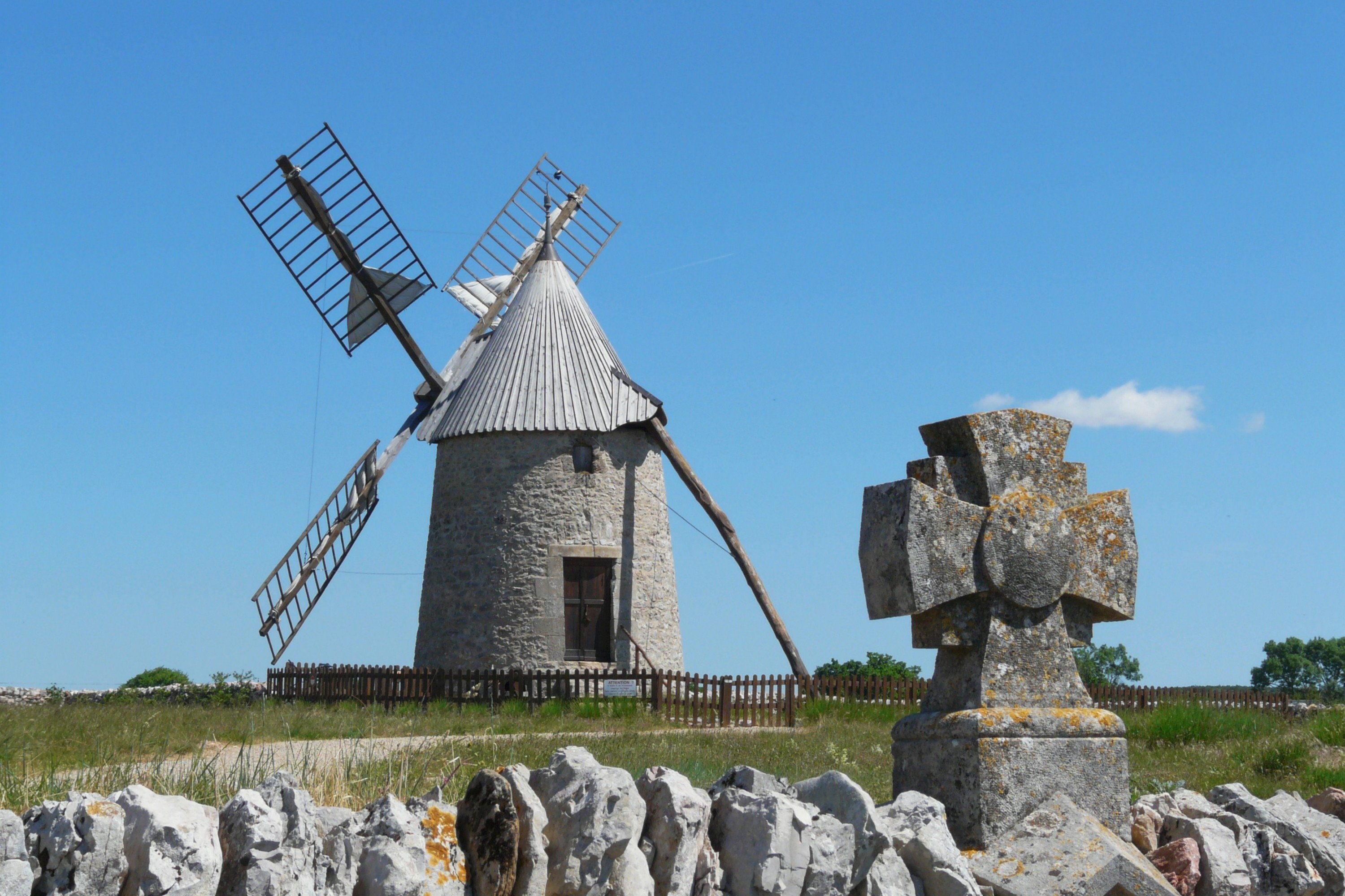 Wallpapers Constructions and architecture Windmills Moulin de St-Pierre de la Fage (Hérault)