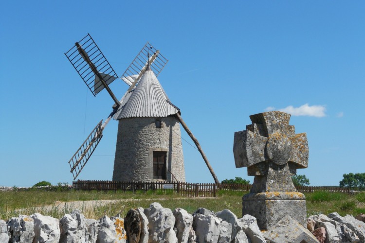 Wallpapers Constructions and architecture Windmills Moulin de St-Pierre de la Fage (Hrault)