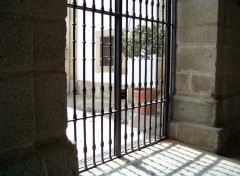 Fonds d'cran Constructions et architecture Le soleil chauffe la pierre froide dans le Monasterio de El Escorial.