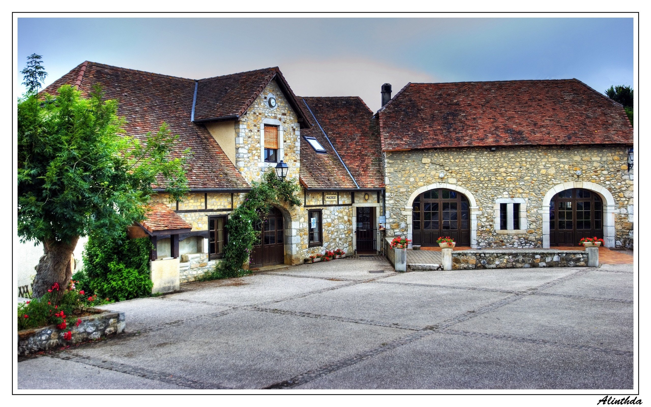 Fonds d'cran Constructions et architecture Villes - Villages Mairie de Castetner en HDR