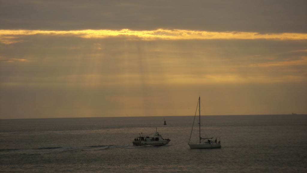 Fonds d'cran Nature Mers - Ocans - Plages il pleut du soleil