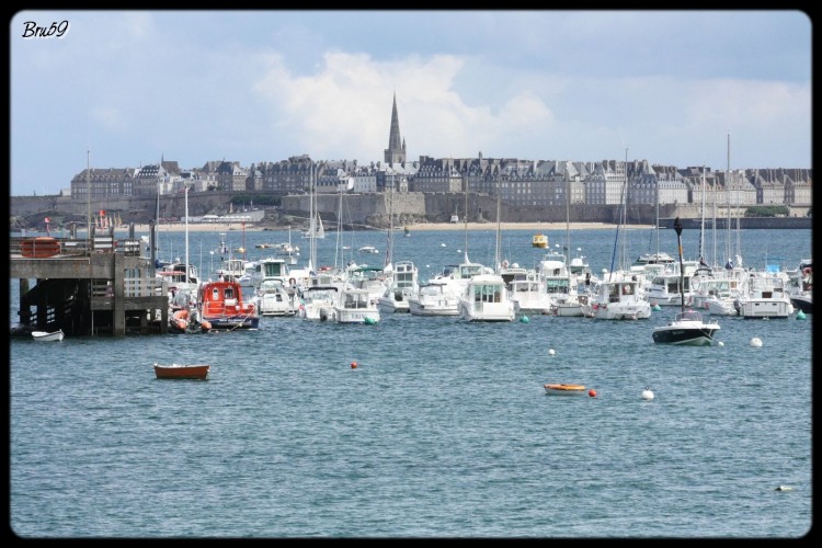 Fonds d'cran Voyages : Europe France > Bretagne Vue de Saint-Malo sur le port de Dinard