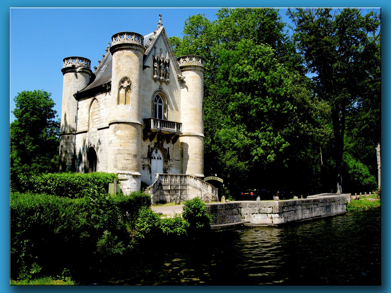 Fonds d'cran Constructions et architecture Chteaux - Palais Etangs de Commelle, chateau de la Reine Blanche