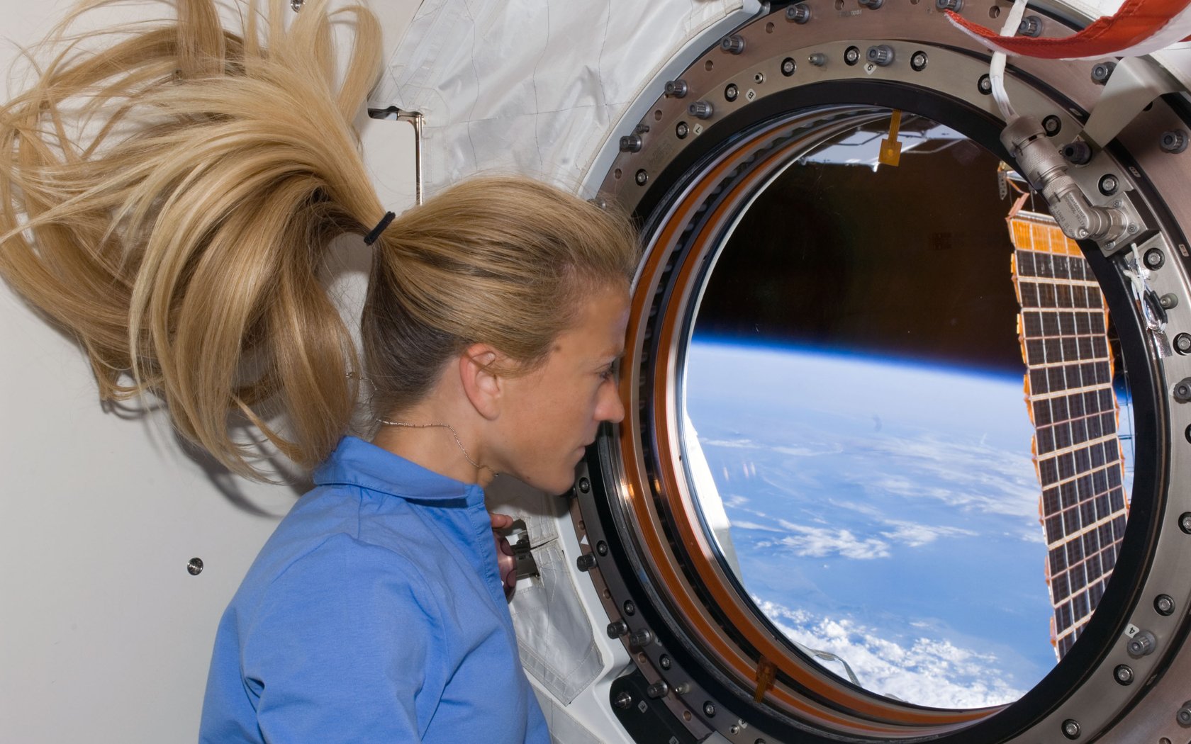 Wallpapers Space Astronauts STS-124: Lost in thought