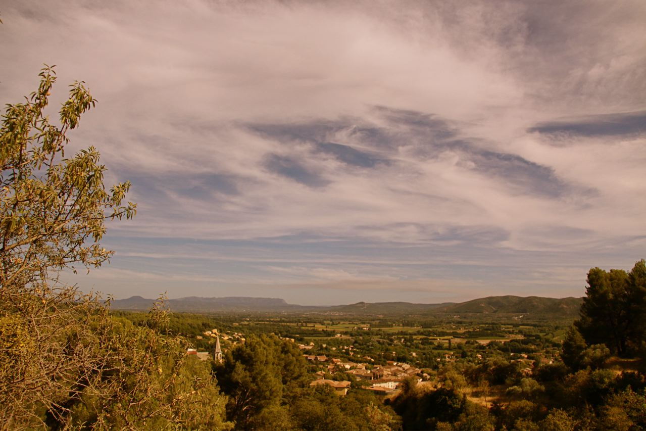 Fonds d'cran Nature Ciel - Nuages une si beau paysage provenal