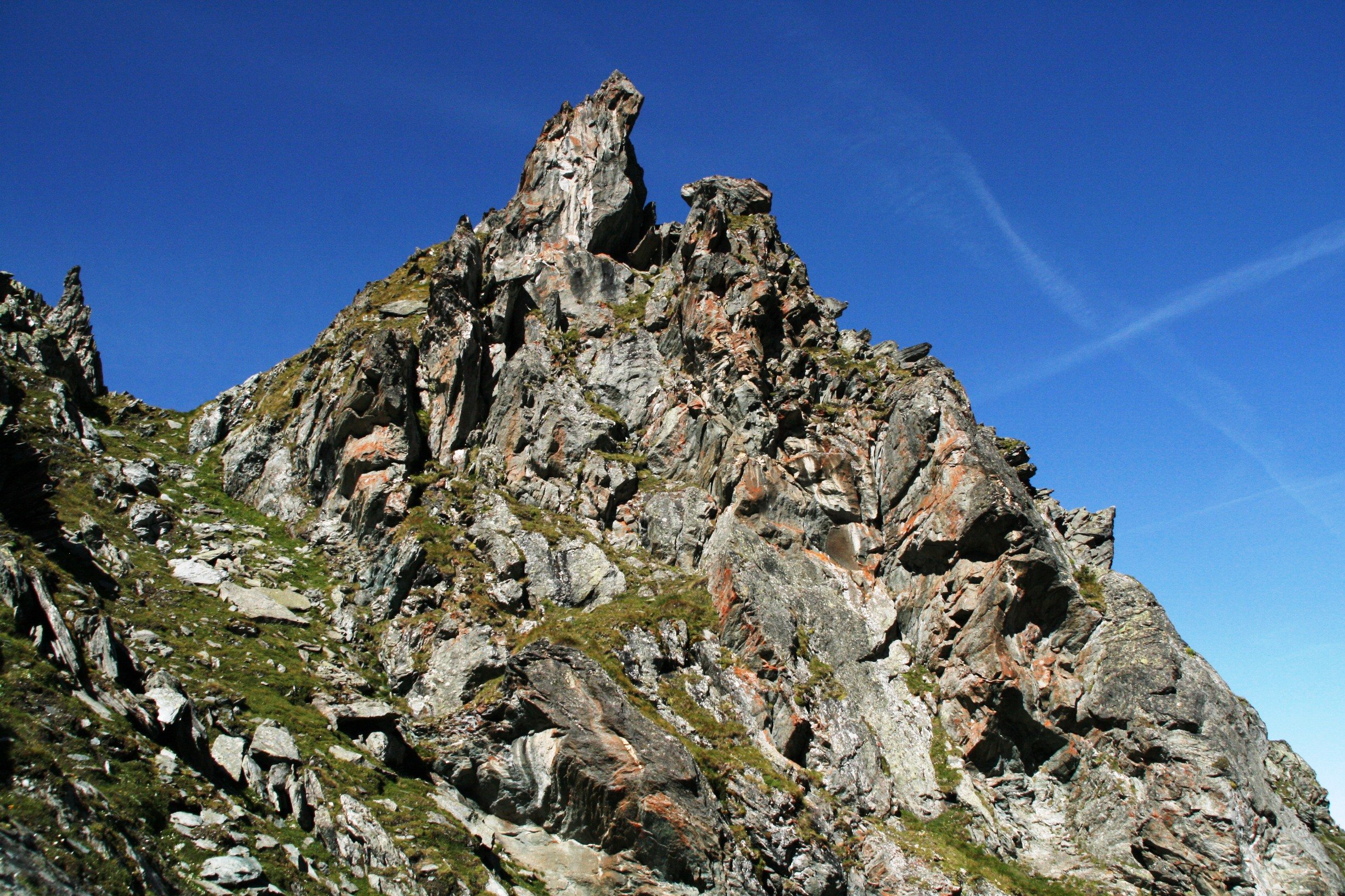 Fonds d'cran Nature Montagnes Montagne rocheuse