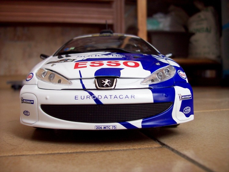 Fonds d'cran Objets Loisirs - Jeux peugeot 206 wrc