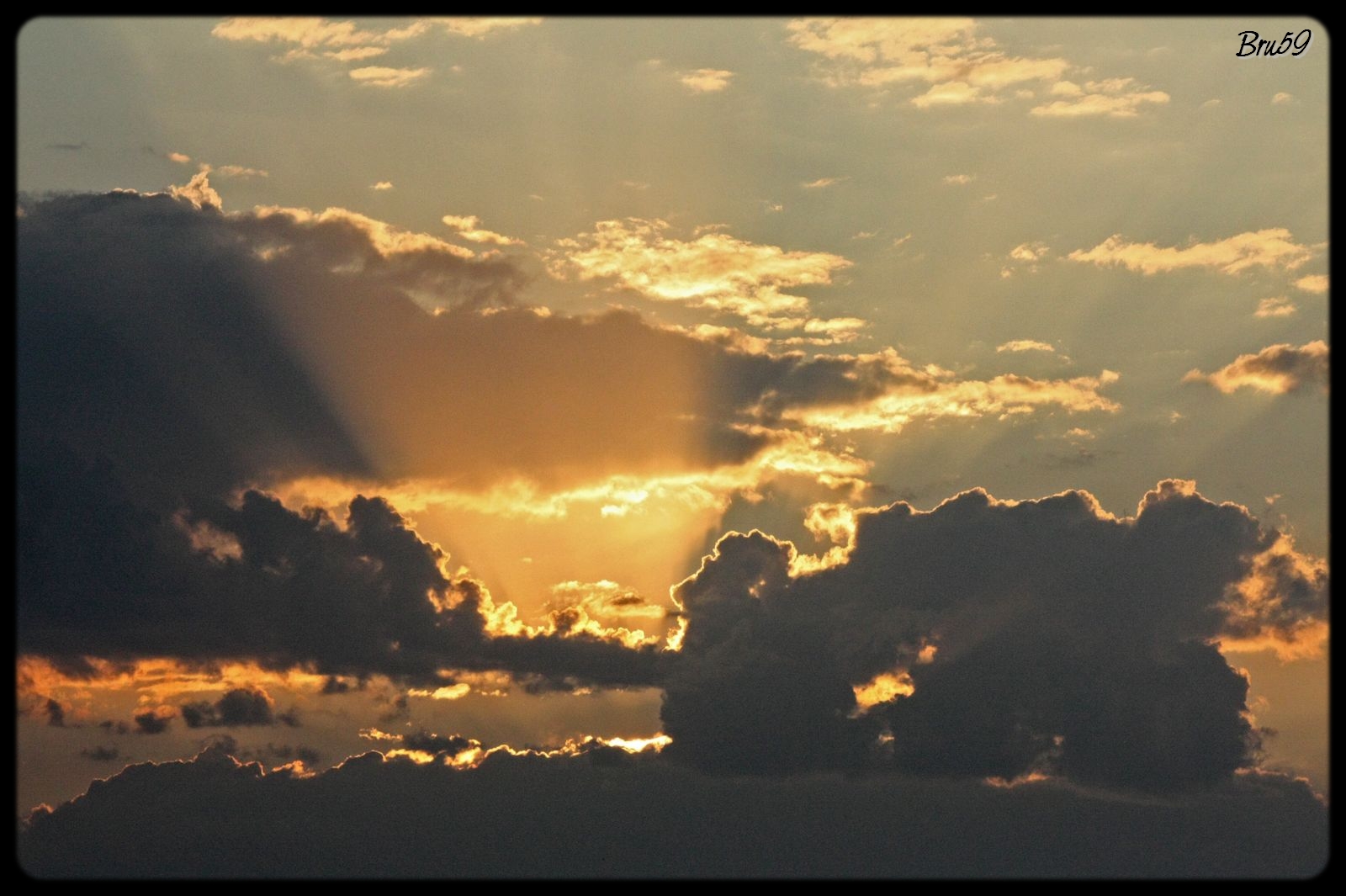 Wallpapers Nature Skies - Clouds Nuages percs par le soleil