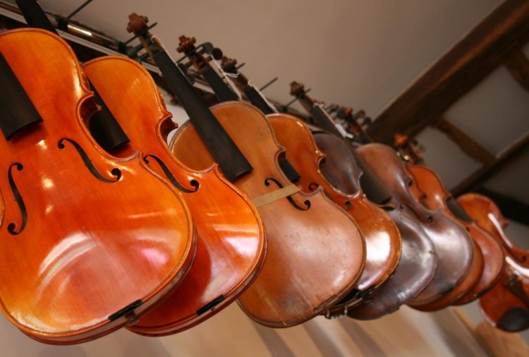 Fonds d'cran Musique Instruments - Violons Tourne les violons