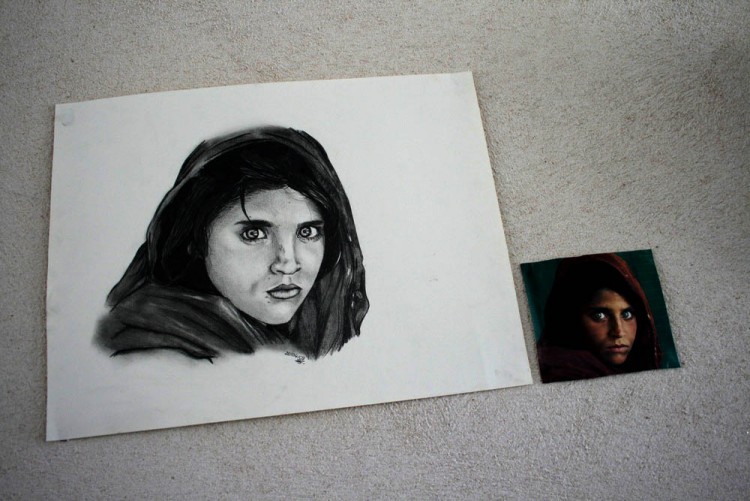 Fonds d'cran Art - Crayon Portraits Afghan Girl'