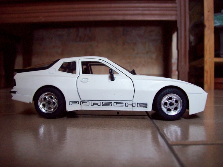 Fonds d'cran Objets Loisirs - Jeux porsche 944 turbo