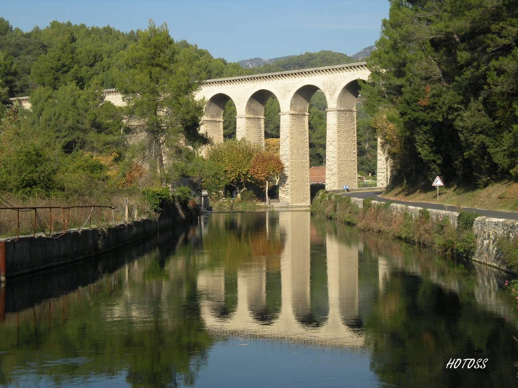 Wallpapers Trips : Europ France > Provence-Alpes-Cte d'Azur Aqueduc de Fontaine de Vaucluse