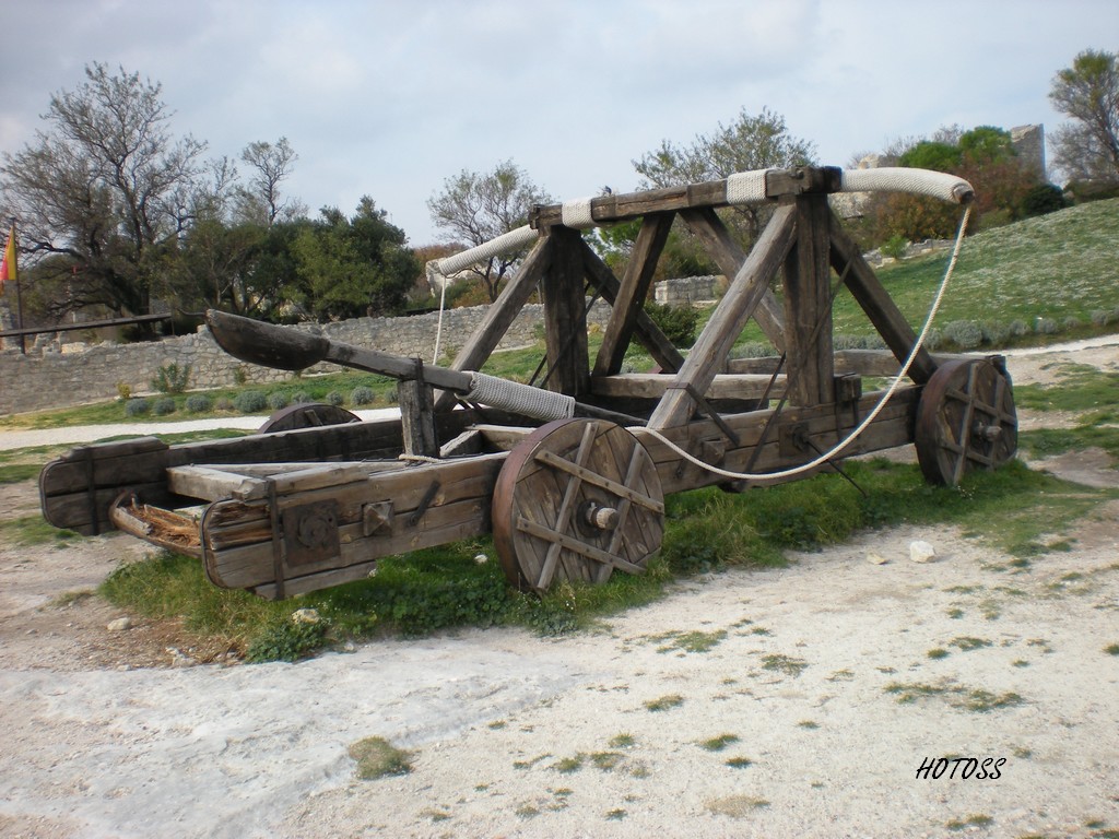 Wallpapers Trips : Europ France > Provence-Alpes-Cte d'Azur Catapulte (Chateau de Baux de Provence)