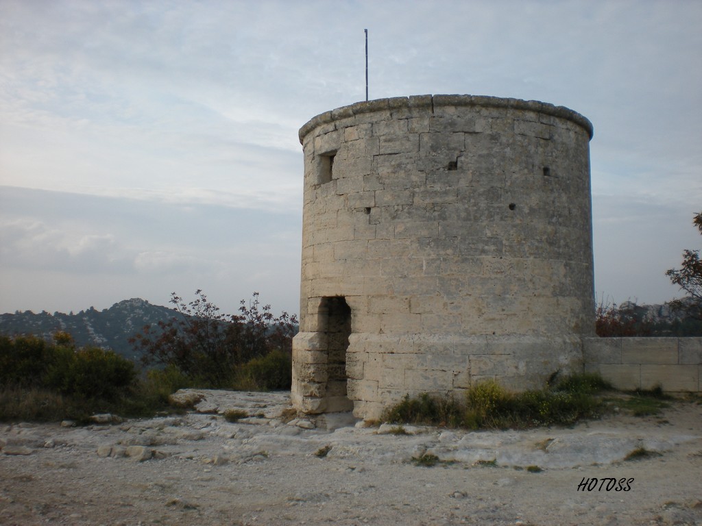 Fonds d'cran Voyages : Europe France > Provence-Alpes-Cte d'Azur Moulin (Chateau de Baux de Provence)