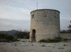 Fonds d'cran Voyages : Europe Moulin (Chateau de Baux de Provence)