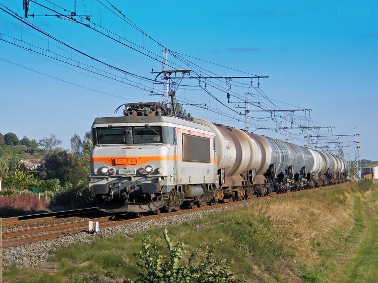 Fonds d'cran Transports divers Trains BB 7225 convoi citernes 