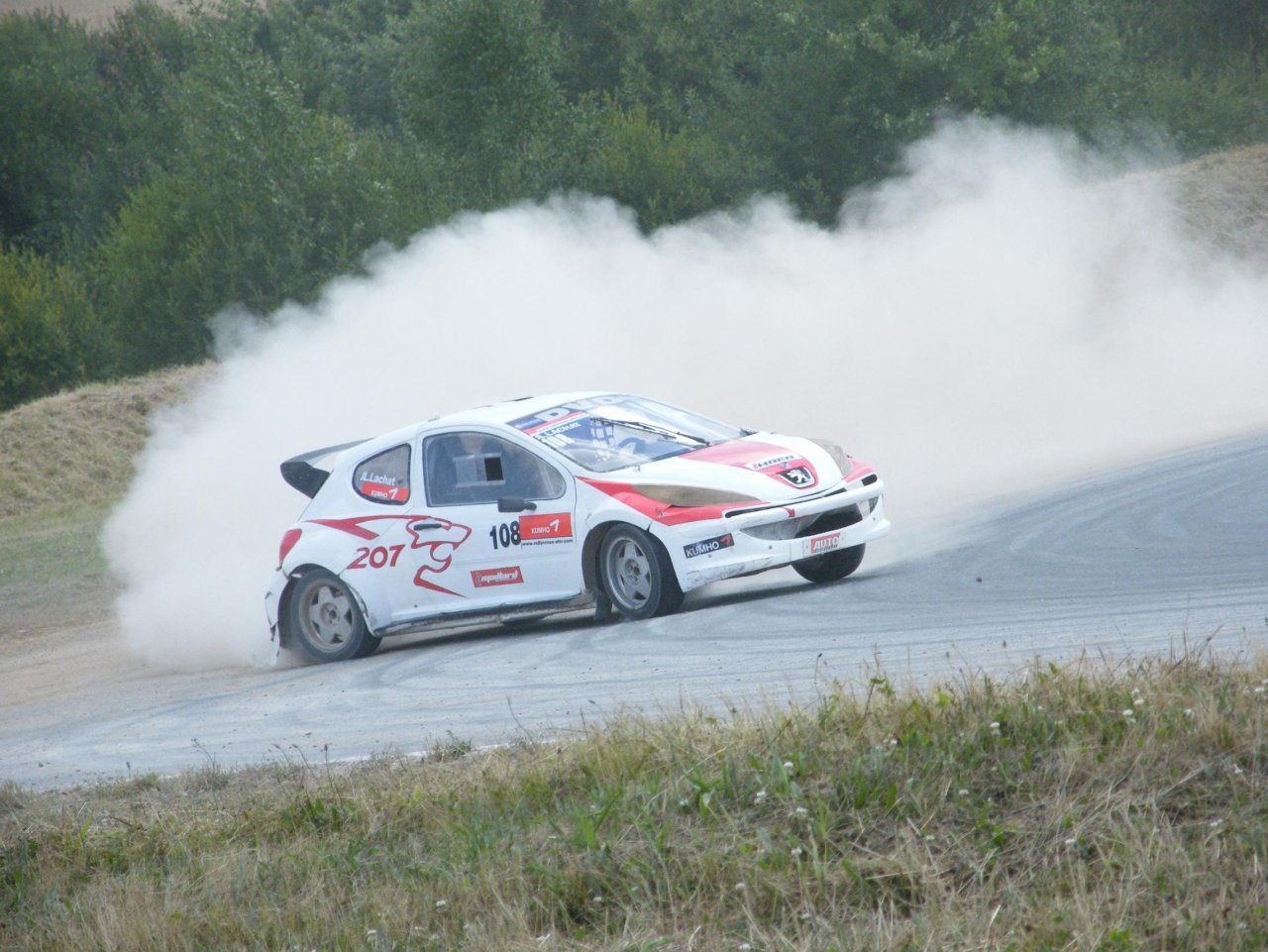 Fonds d'cran Voitures Peugeot chp d'Europe 2008