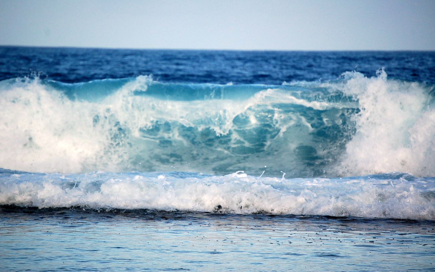 Fonds d'cran Nature Mers - Ocans - Plages Un beau rouleau