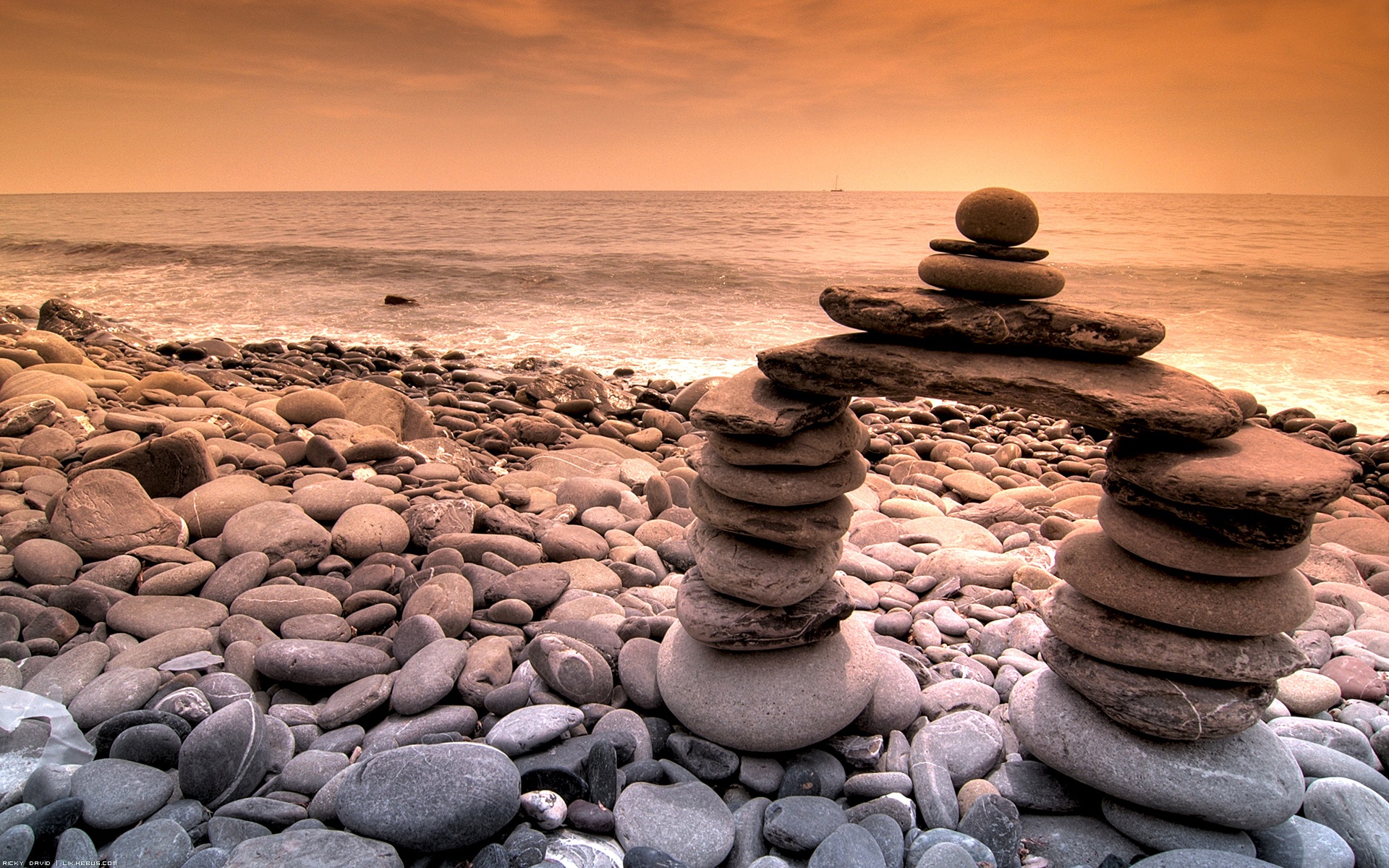 Fonds d'cran Nature Mers - Ocans - Plages Architecture et galets