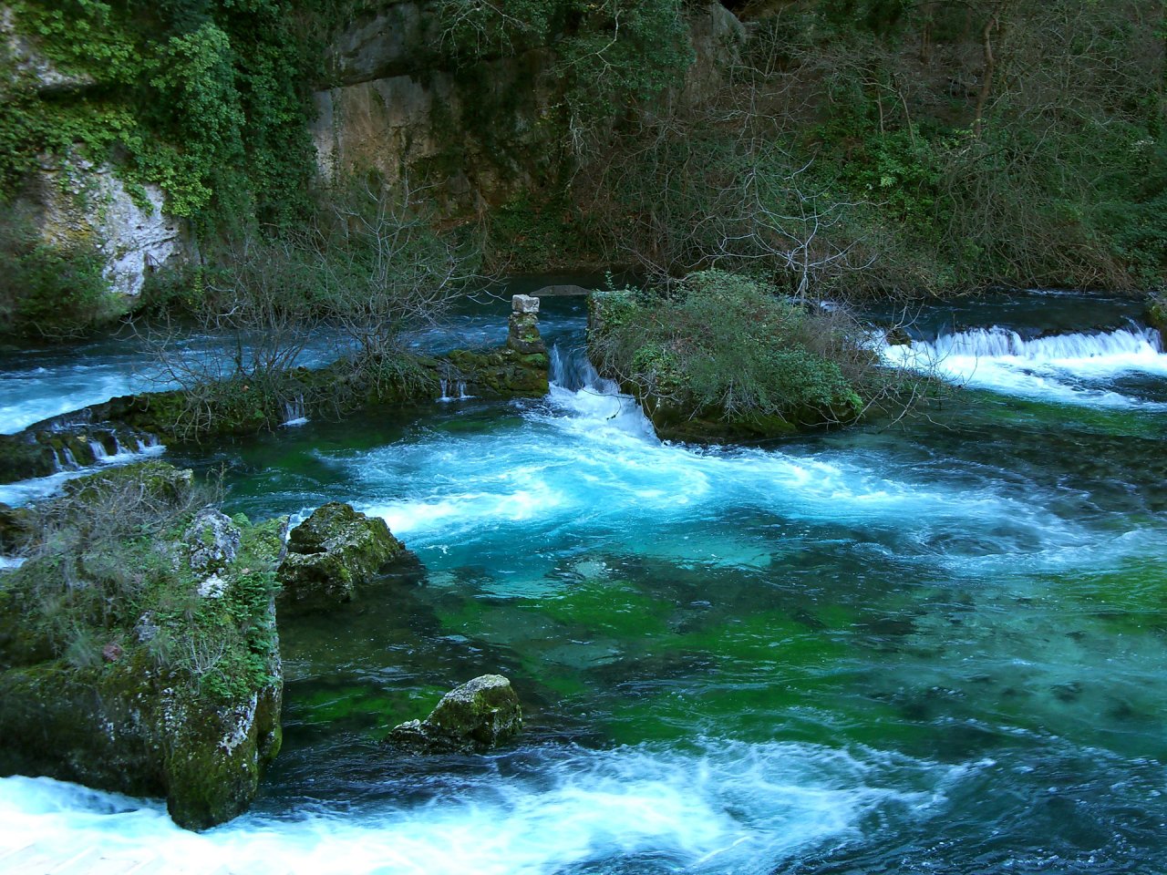 Wallpapers Trips : Europ France > Provence-Alpes-Côte d'Azur Fontaine-de-Vaucluse (84) La Sorgue