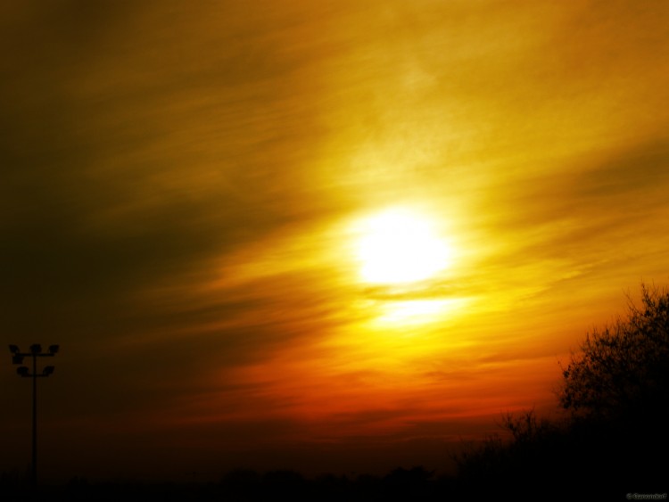 Fonds d'cran Nature Couchers et levers de Soleil Ciel en feu 