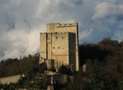 Fonds d'cran Constructions et architecture Tour de Crest  Drome Provenale 