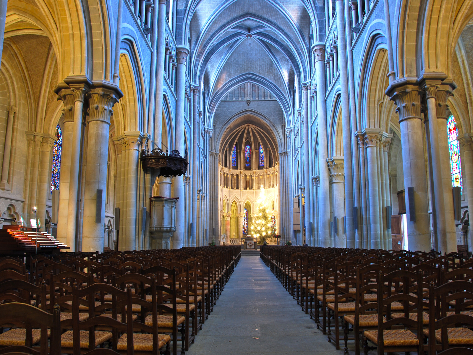 Fonds d'cran Constructions et architecture Edifices Religieux Cathdrale de Lausanne