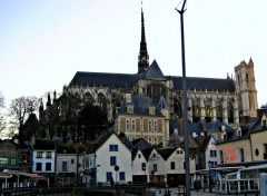 Fonds d'cran Voyages : Europe SOLEIL COUCHANT DANS LA CATHEDRALE D'AMIENS