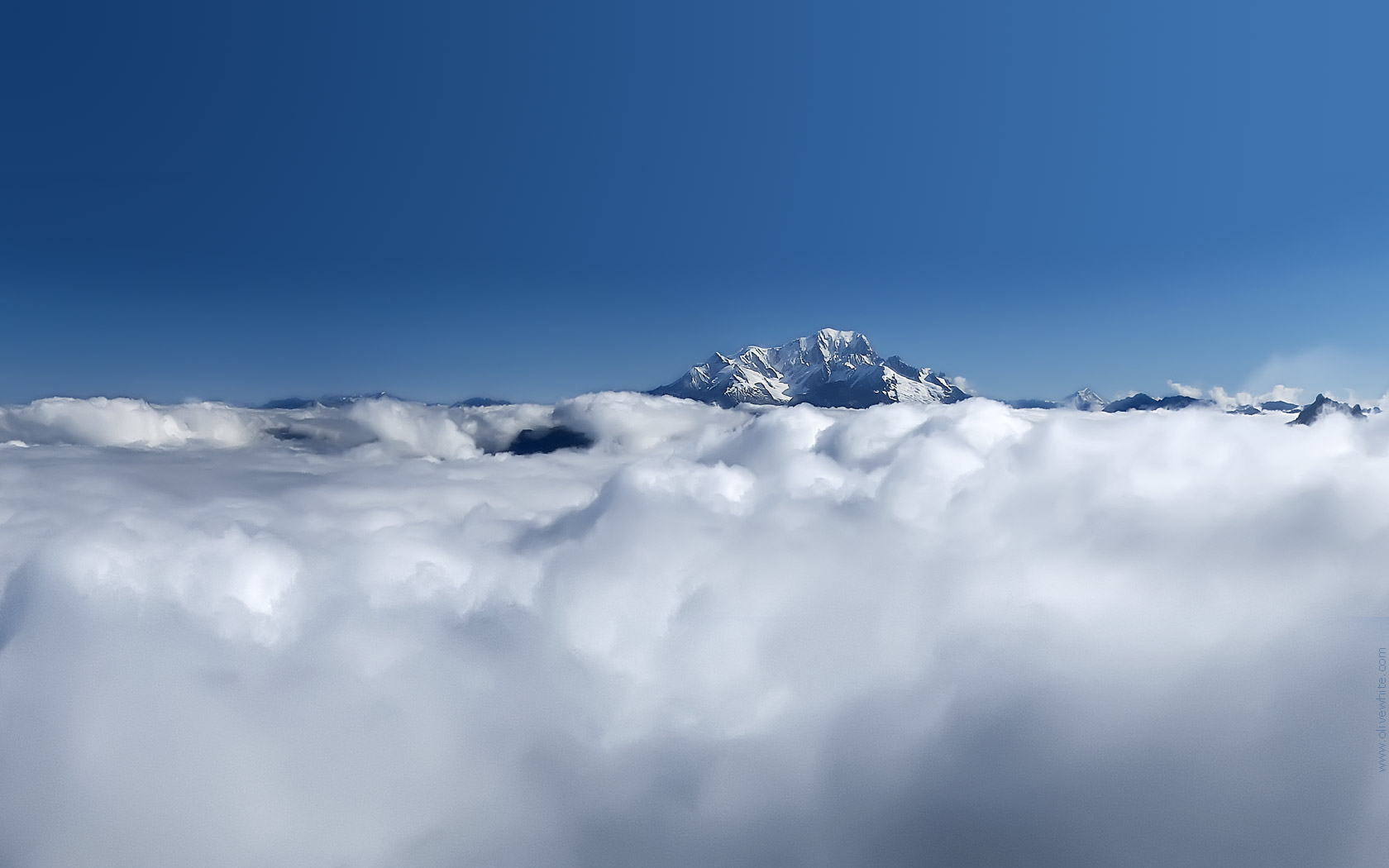 Wallpapers Nature Mountains Le Mont Blanc au dessus des Nuages